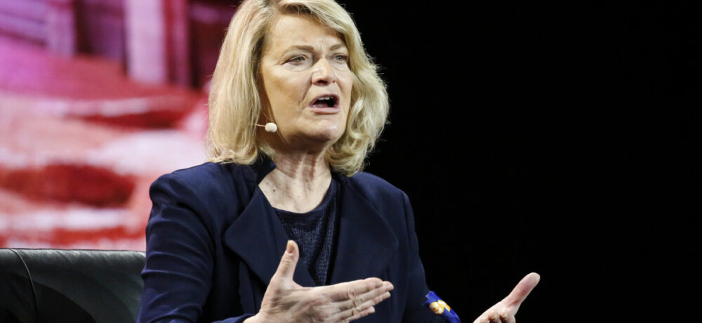 Senator Cynthia Lummis proposing a 2026 crypto regulation bill separating securities and commodities