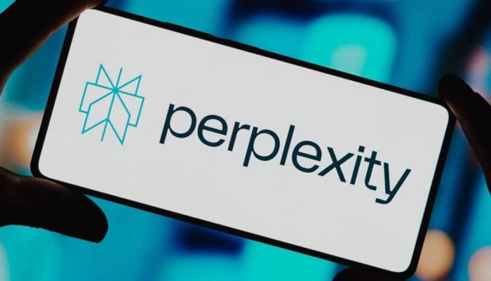 Perplexity Brain interface visualizing AI agents analyzing previous tasks, memory systems, and adaptive learning workflows.